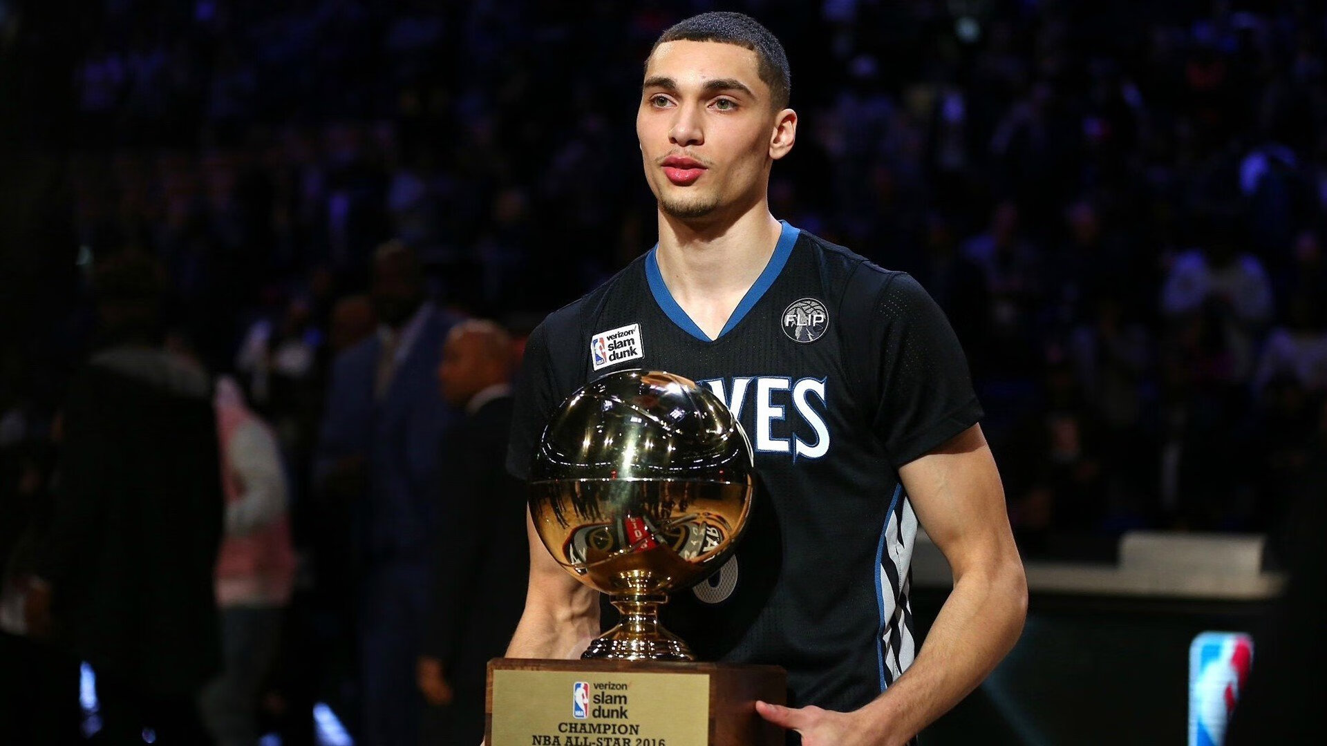 开云体育充值-“西甲门将神扑救险，场面惊险刺激”，足球门将神扑