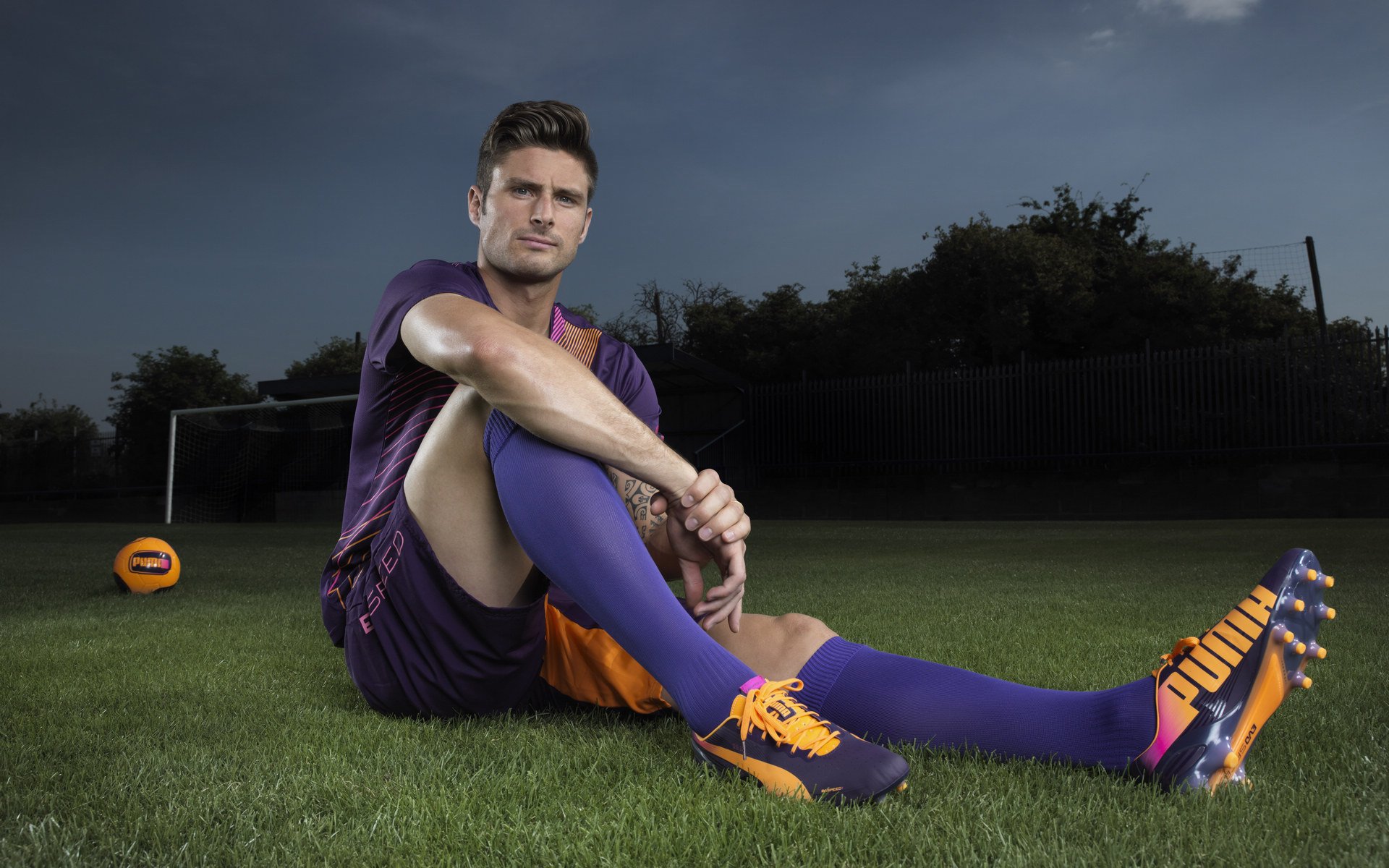 开云竞猜官网-“英超战火持续升级，争冠形势扑朔迷离”，英超的比赛